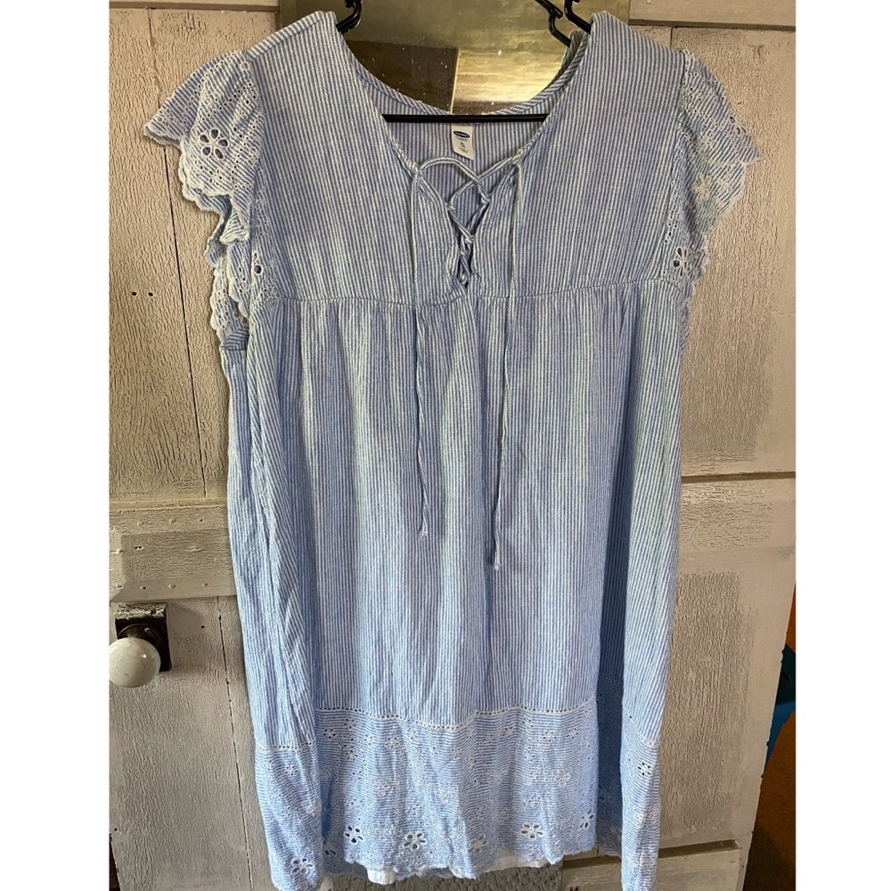 Seersucker look eyelet trimmed dress